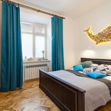 Apartment On Krakivska Street ลวีฟ ภายนอก รูปภาพ