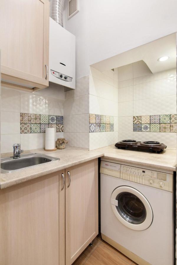 Apartment On Krakivska Street ลวีฟ ภายนอก รูปภาพ
