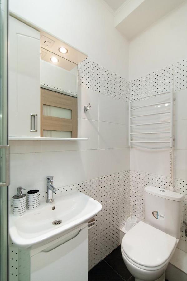 Apartment On Krakivska Street ลวีฟ ภายนอก รูปภาพ
